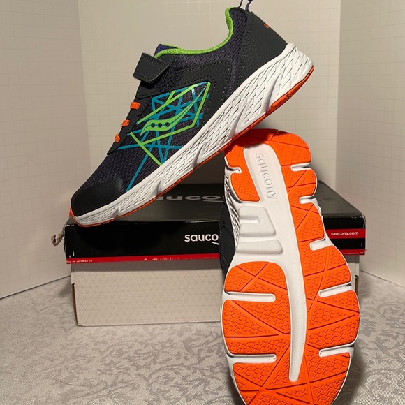 Saucony Other - SAUCONY WIND A/C Running shoes- Boys (SZ 4.5 W) Navy/ Green NIB